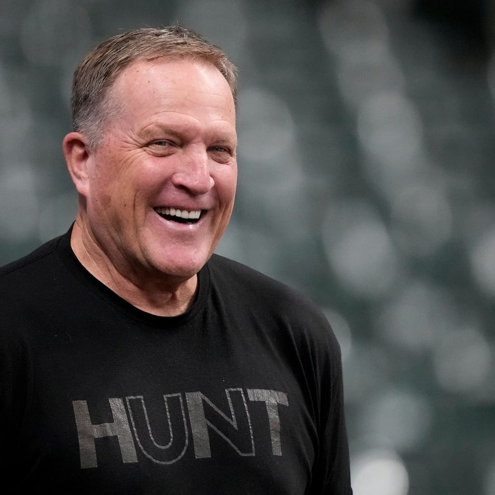 Pat Murphy, manager de los Brewers de Milwaukee, ríe en una práctica de bateo, ants del primer juego de la Serie de Campeonato de la Liga Nacional, ante los Dodgers de Los Angeles, el 12 de octubre de 2025 (AP Foto/Brynn Anderson, archivo)