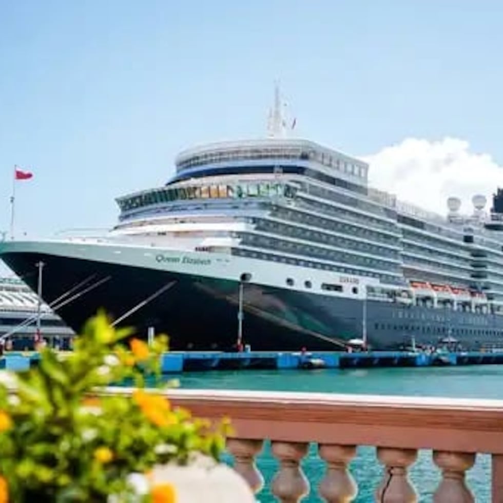 The Queen Elizabeth cruise ship, which docked at Pier 3, arrived with 2,503 passengers and 1,100 crew.
