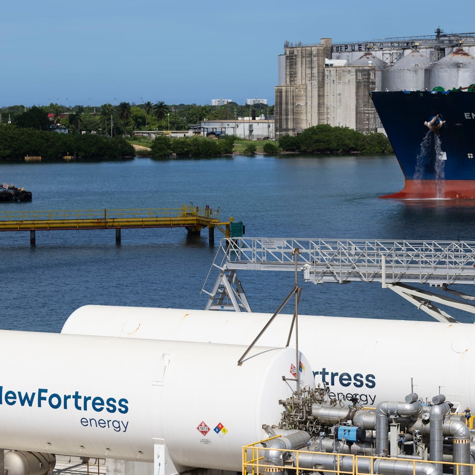 La aprobación final del contrato propuesto estará condicionada a que el gobierno de Puerto Rico revise los Términos del Acuerdo de Peaje para GNL para mayor claridad