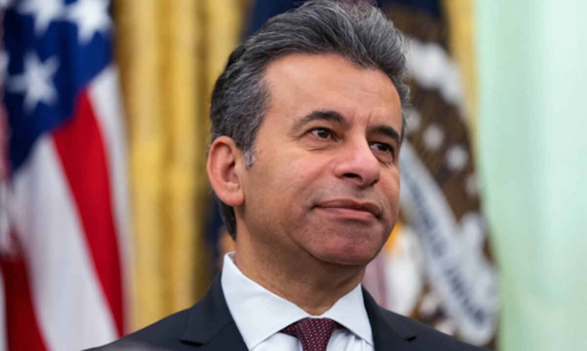 Renuncia el jefe de la FDA: estas fueron las razones