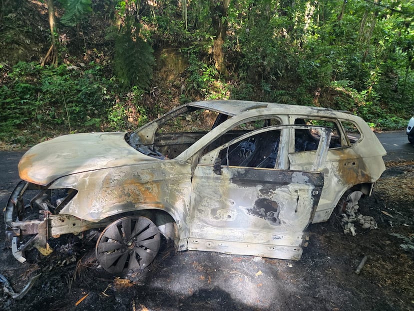 El auto Volkswagen modelo Taos del año 2023, robado mediante carjacking en Arecibo, fue encontrado quemado en Utuado.