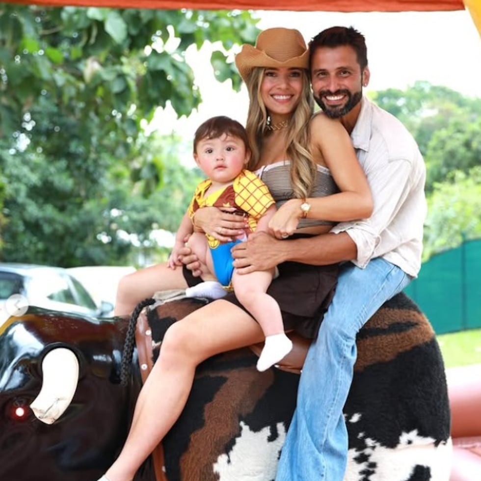 La fiesta contó con un toro mecánico.