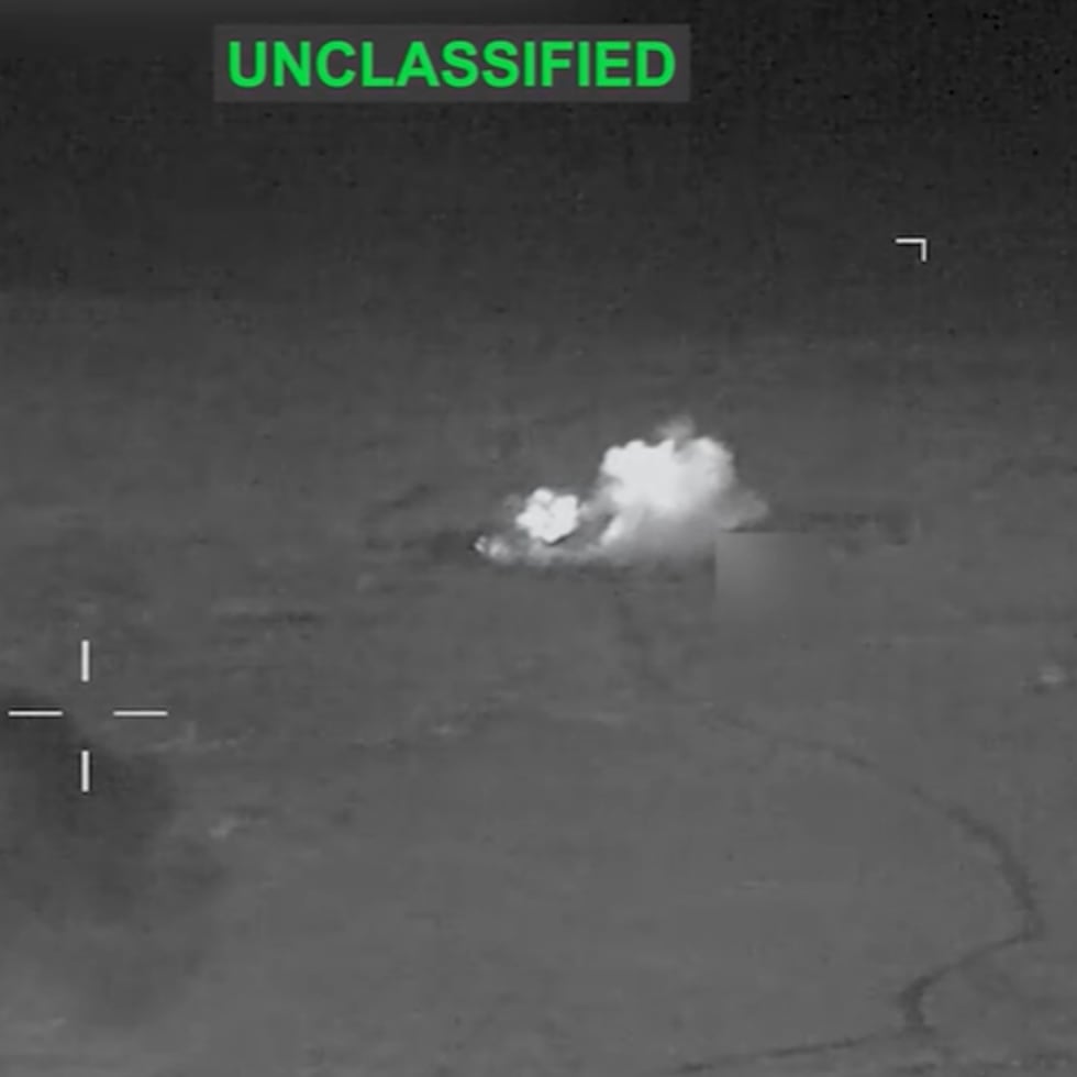 En la publicación, que acompañó con imágenes del despliegue, el Centcom recordó que buques de guerra y aviones navales transitaron por el mar Arábigo en formación cerrada el mes pasado, cuando “demostraron una fuerza militar y un poder de fuego estadounidenses incomparables”.