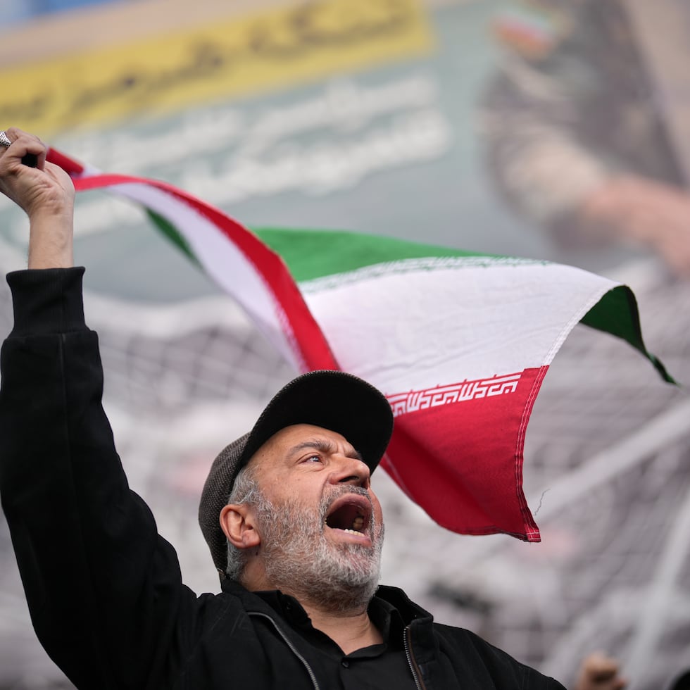 Un análisis de datos públicos de Polymarket a través de la plataforma de análisis de criptomonedas Dune, muestra que al menos 50 cuentas --o carteras-- realizaron apuestas significativas el martes por el “Sí”, antes de que Trump anunciara el alto el fuego en redes sociales alrededor de las 6:30 de la tarde.