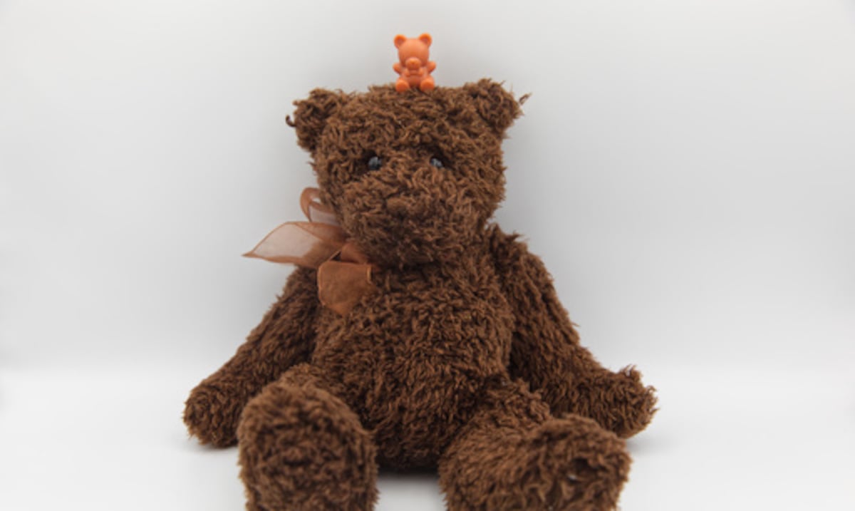 De simple muñeco a ícono de la infancia: la historia detrás de los entrañables osos de peluche