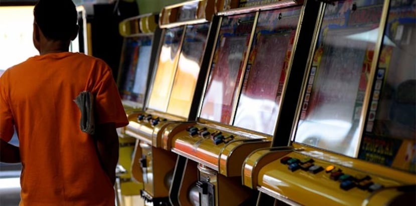 La Asociación de Inspectores de Juegos de Azar solicitó hoy, miércoles, a la secretaria de Hacienda, Melba Acosta y al presidente de la Comisión de Hacienda de la Cámara de Representantes, Rafael “Tatito” Hernández, la información y estudios que sustenten sus argumentos para “legalizar las maquinas tragamonedas fuera del ambiente controlado y rigurosamente fiscalizado de los casinos autorizados de Puerto Rico”. (Archivo)