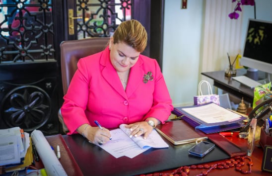 Imagen de la cobertura de: Jenniffer González veta medida sobre protocolo escolar para atender el ausentismo