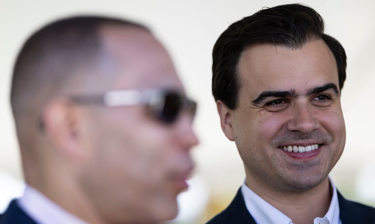 Pablo José Hernández expone ante líder demócrata de la Cámara federal los retos de los centros de servicios de salud en Puerto Rico