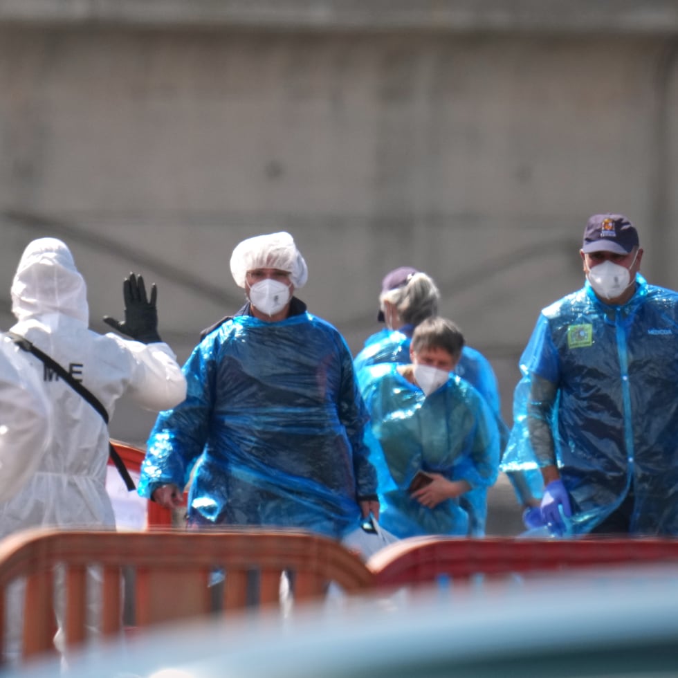 Los pajeros del crucero MV Hondius desembarcaron este domingo en Tenerife.