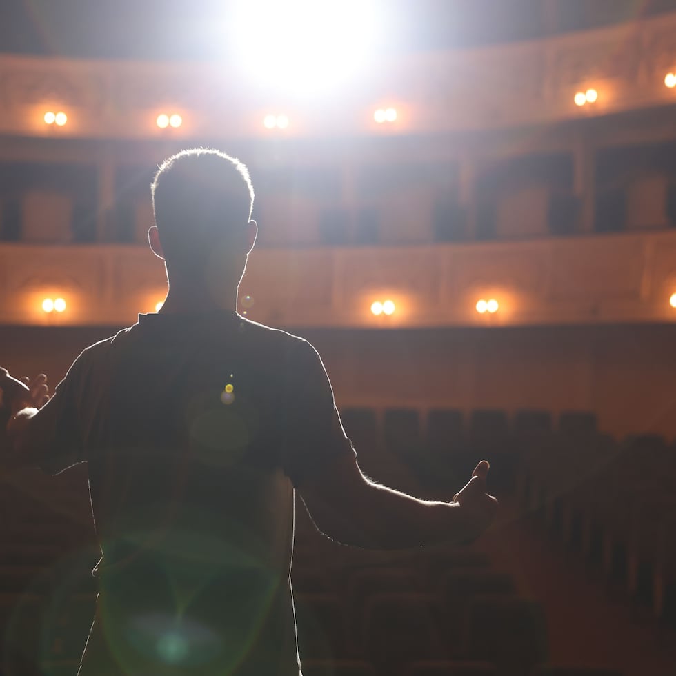 Como requisitos, la compañía requiere a los participantes dominio del baile, canto y actuación.