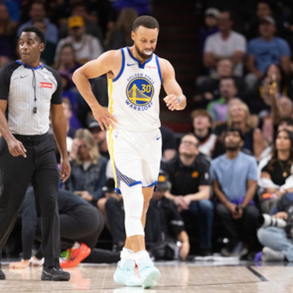 Stephen Curry y los Warriors fueron superados fácilmente por los Suns.