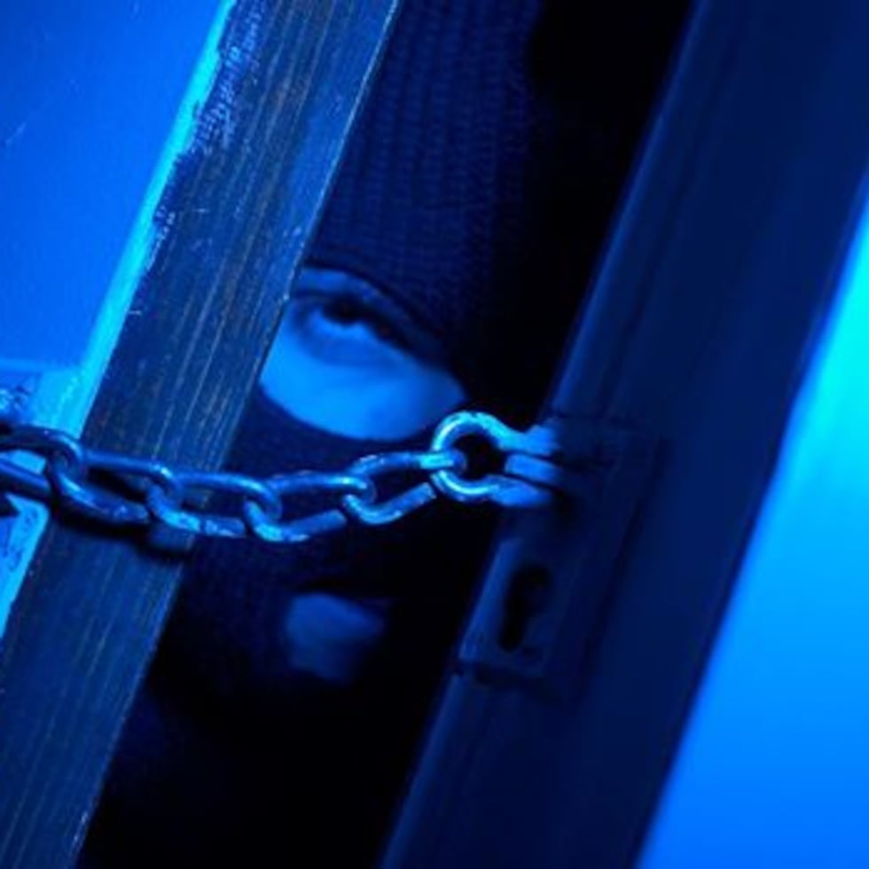 Los ladrones cargaron con dinero, prendas y relojes.