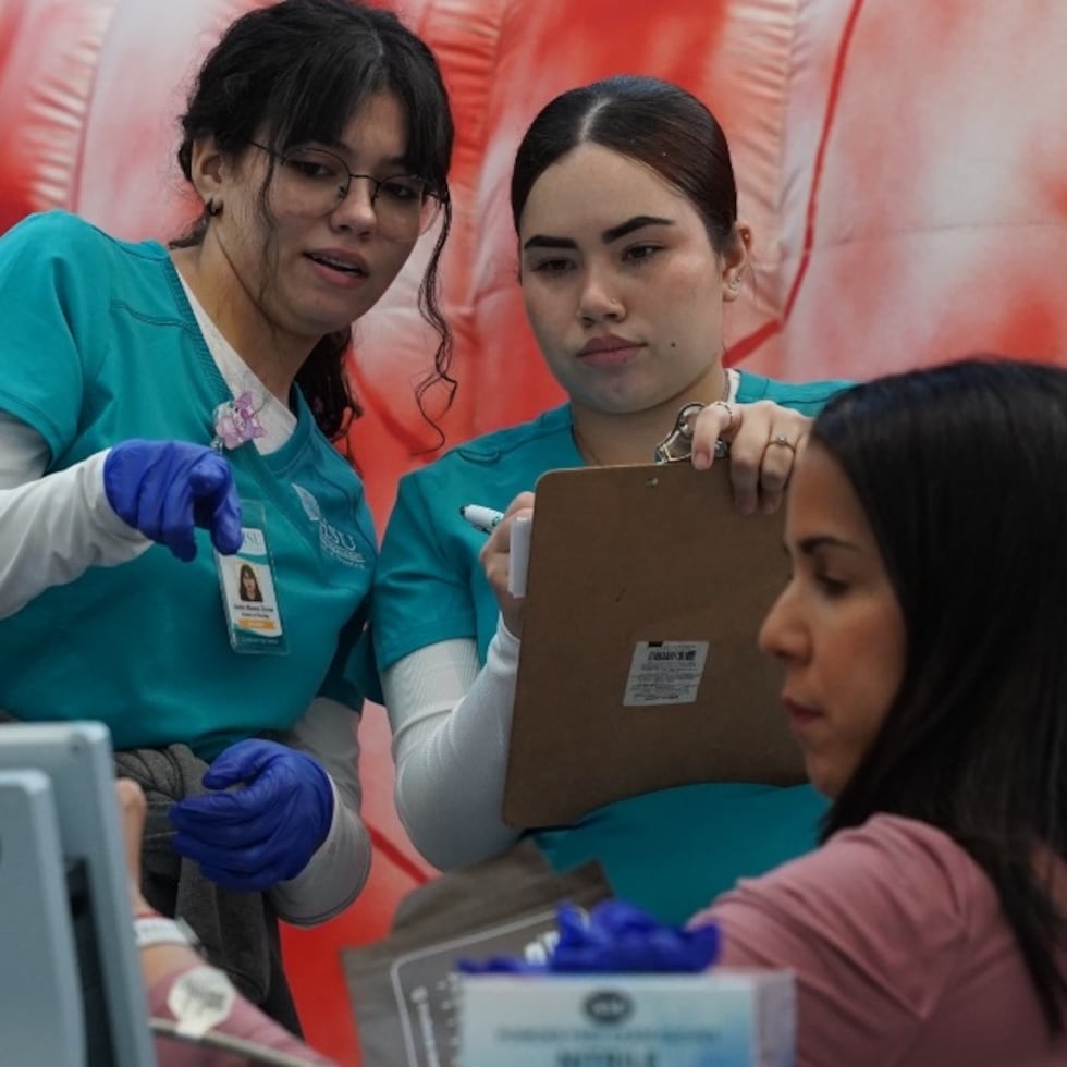 El programa, ofrecido en español, se distingue por su enfoque interdisciplinario, que promueve la colaboración con otras áreas de la salud y fortalece el desarrollo del juicio clínico, el liderazgo y la práctica basada en la evidencia.