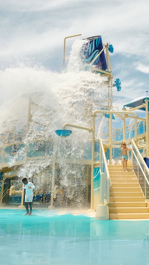 La celebración oficial de inauguración será el 4 de septiembre, pero ya se ofreció un adelanto en fotos de las amenidades del parque. Great Tides Waterpark cuenta con unos seis acres, pero esto no quiere decir que ocupará toda la isla, porque Great Stirrup Cay es muy extensa (tiene 270 acres).