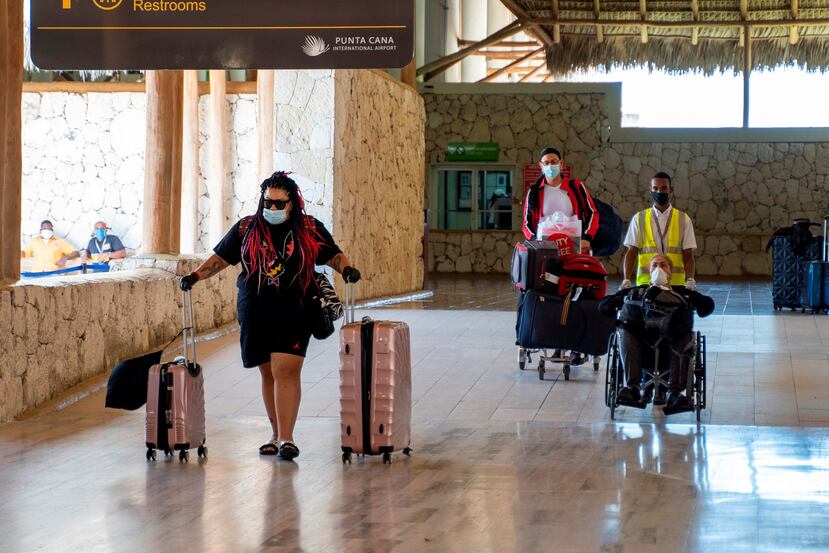 Pasajeros que llegan a Punta Cana, en un vuelto que aterriza en el Aeropuerto Internacional de Punta Cana, en República Dominicana.