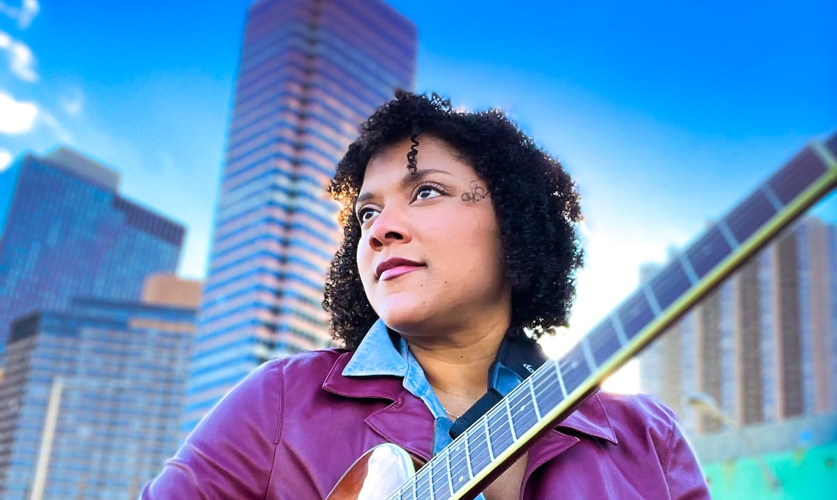 Guitarrista puertorriqueña Lolivone de la Rosa debuta con álbum "Jewels" en escena del jazz de NY