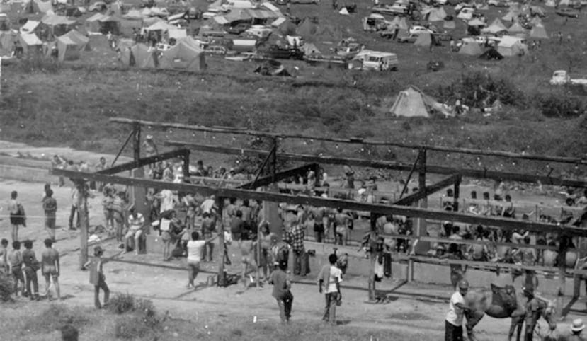 El área designada para las duchas en el Mar Y Sol International Pop Festival de 1972, en playa Los Tubos de Manatí. Aparte de la música, una de las grandes atracciones para los sorprendidos residentes de la zona eran los hippies bañándose desnudos al aire libre.