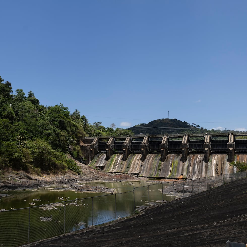 La AAA informó que comenzó a aplicar nuevos ajustes operacionales para reducir la extracción de agua del embalse y extender la disponibilidad del recurso sin afectar, por ahora, el servicio a los abonados.