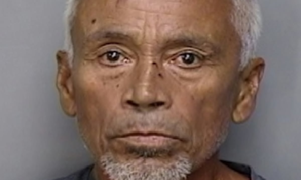 Arrestan a hombre de 64 años por agredir a sus padres ancianos en Salinas