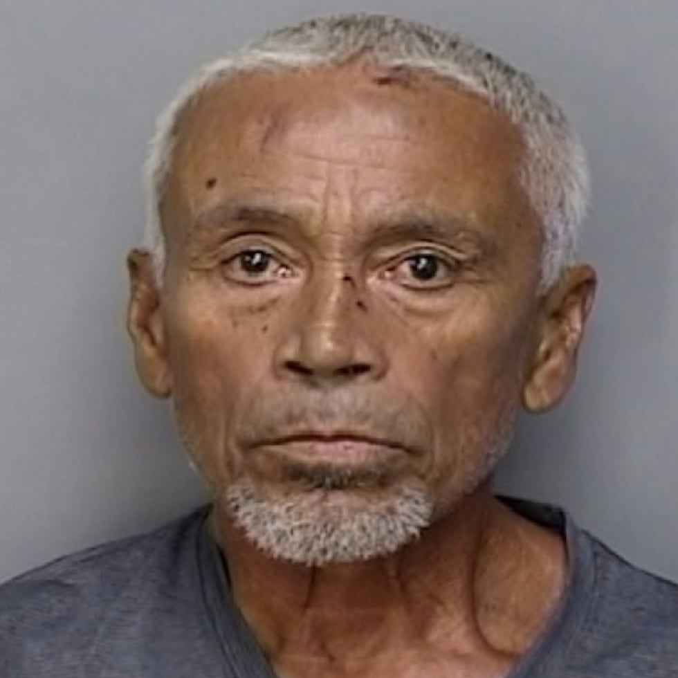 Steven Ortiz Rivera de 64 años, enfrenta dos cargos criminales por maltrato a personas de edad avanzada.