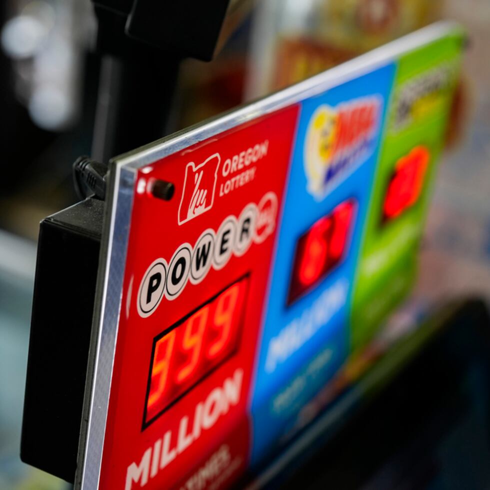 Los sorteos de Powerball se celebran los lunes, miércoles y sábados, a las 10:59 p.m.