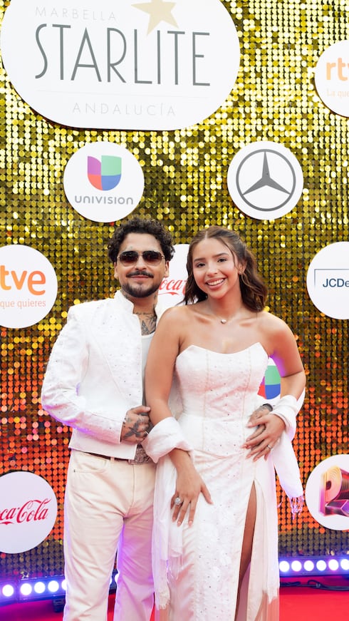 La pareja de cantantes mexicanos Christian Nodal y Ángela Aguilar.
