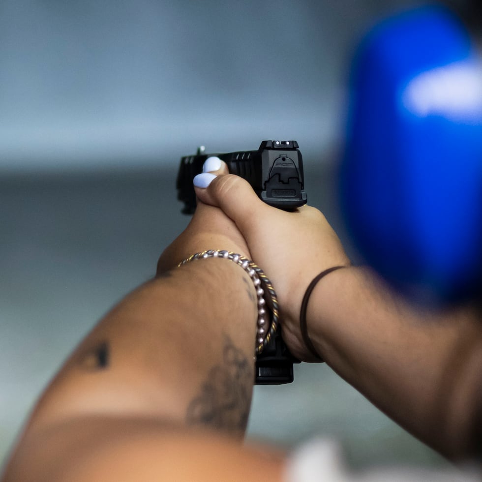 Desde el 1 de junio de 2020 hasta el 4 de octubre de 2025, la Policía de Puerto Rico expidió 820 licencias bajo esta modalidad, según la pieza legislativa.