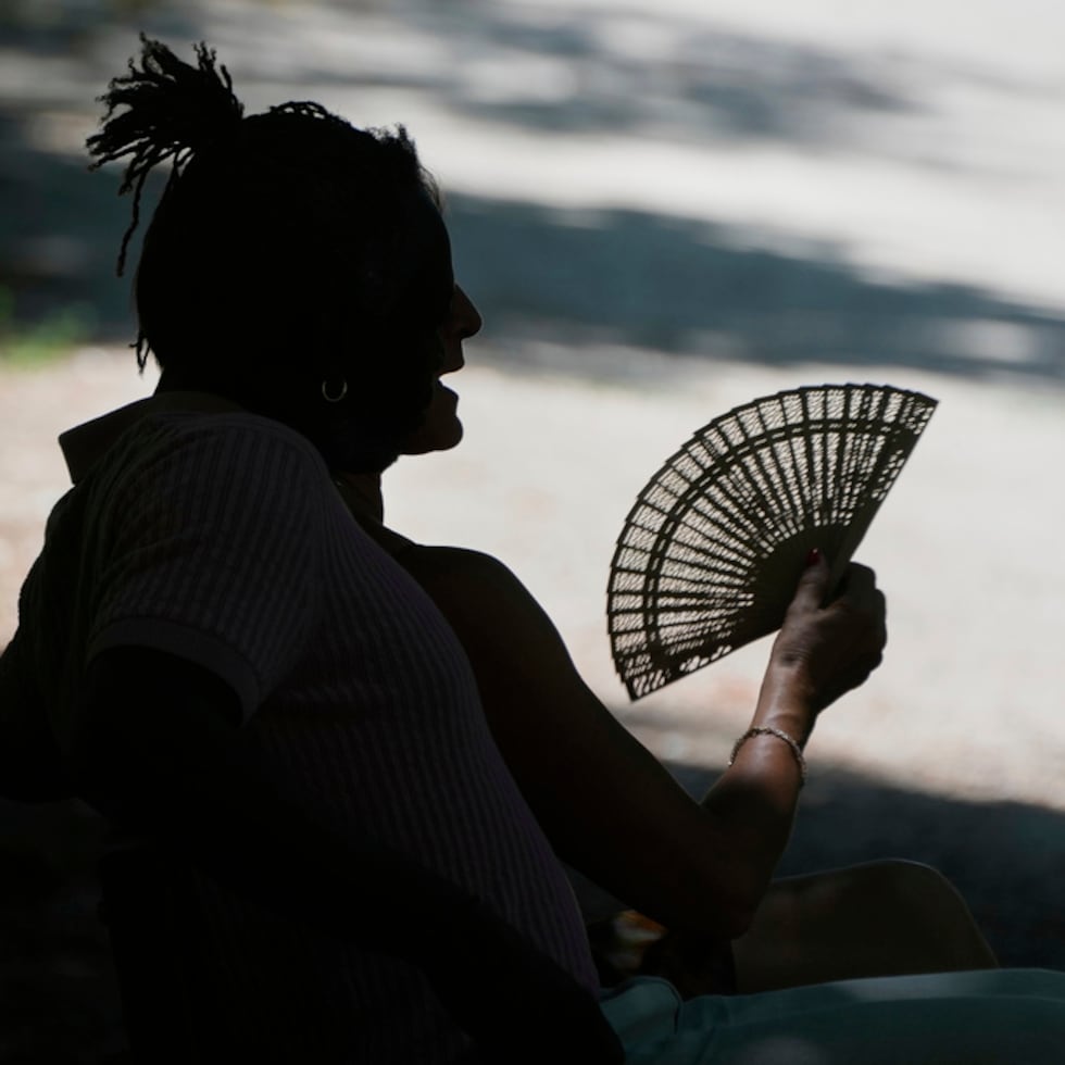 El Servicio Nacional de Meteorología en San Juan recomendó tomar precauciones, incluyendo tomar líquidos para evitar la deshidratación.