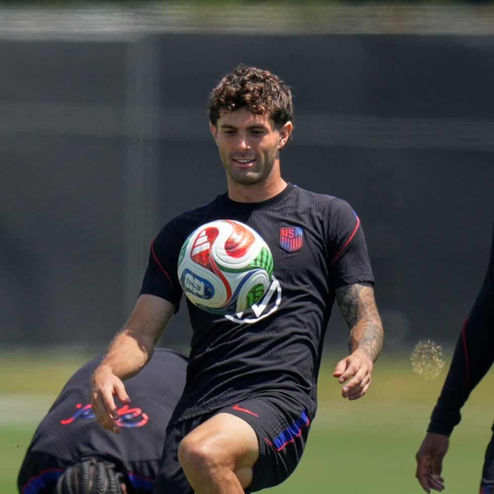 El estadounidense Christian Pulisic practica durante una sesión de entrenamiento antes de un partido de la Copa Mundial de la FIFA contra Turquía.
