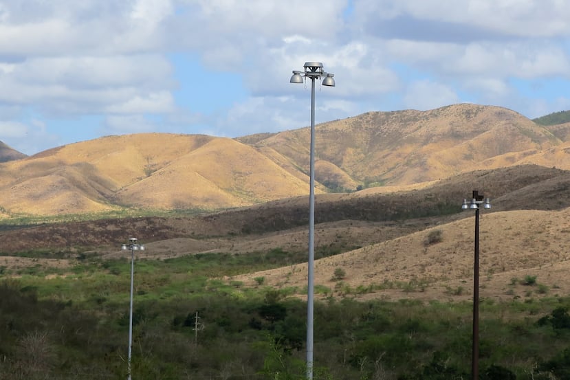 Fotografía de archivo de las montañas de Salinas, afectadas por un periodo de sequía, en la costa sur de Puerto Rico.
