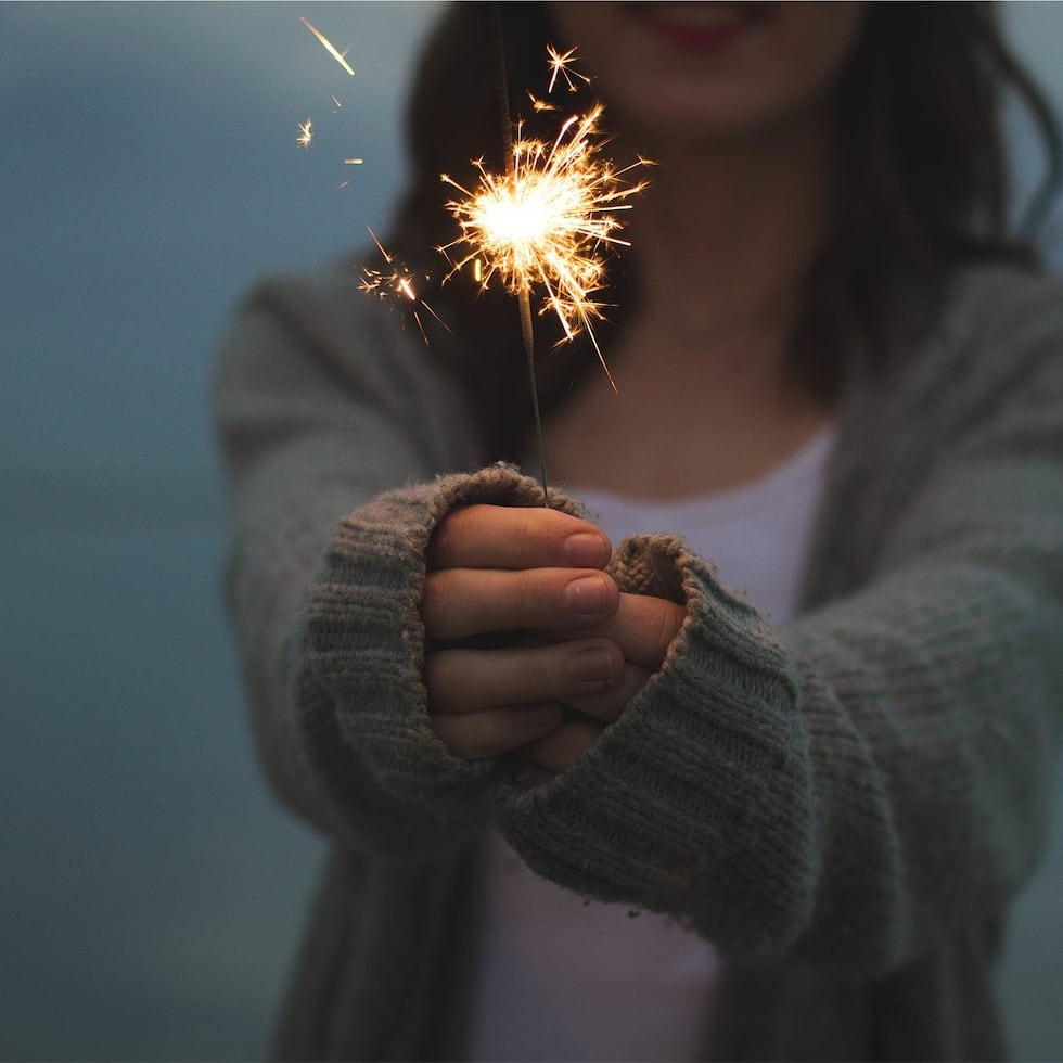 Las estrellitas que se activan con fuego pueden resultar peligrosas para menores de edad.