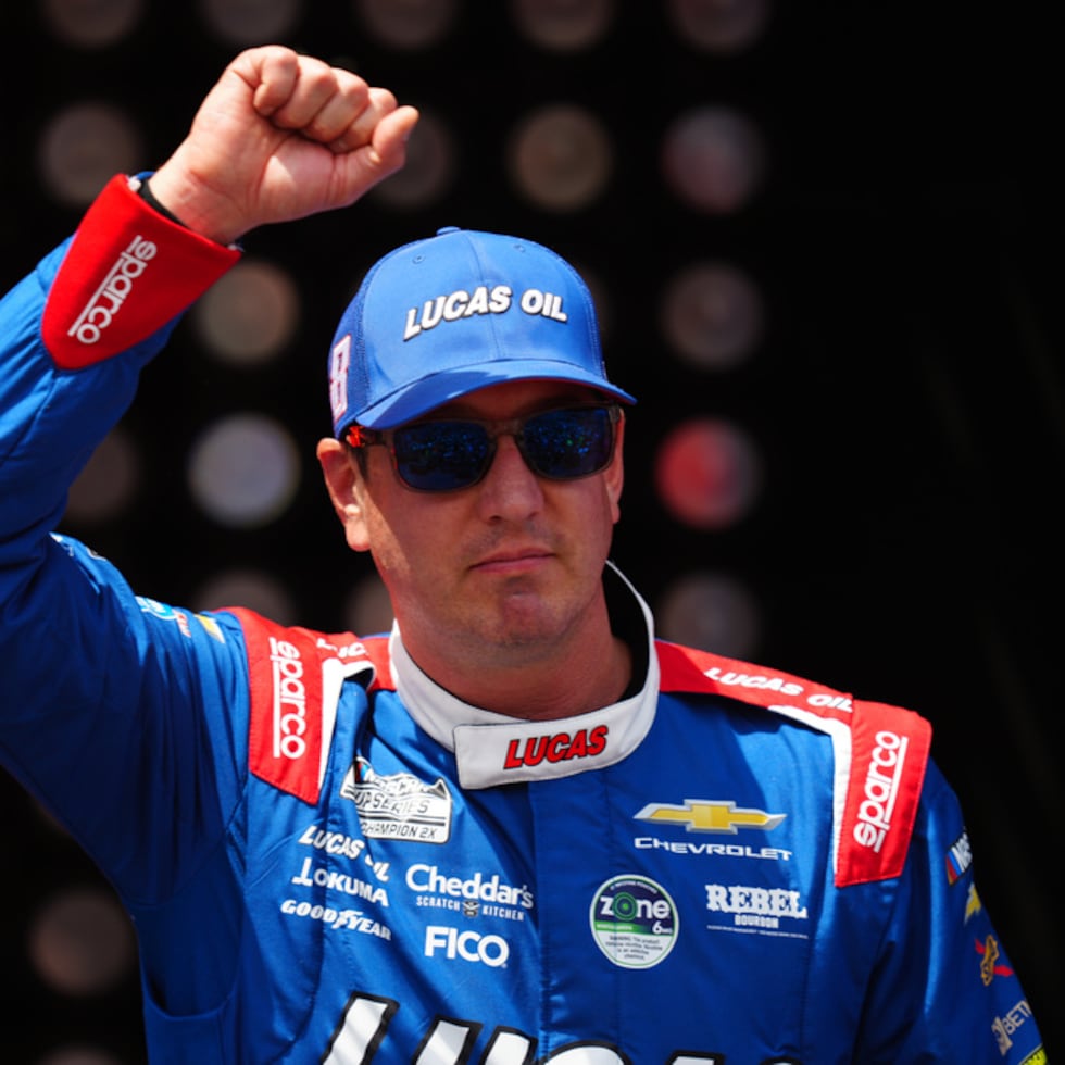 Busch ganó 234 carreras en las tres principales series de NASCAR, más que cualquier piloto en la historia.
