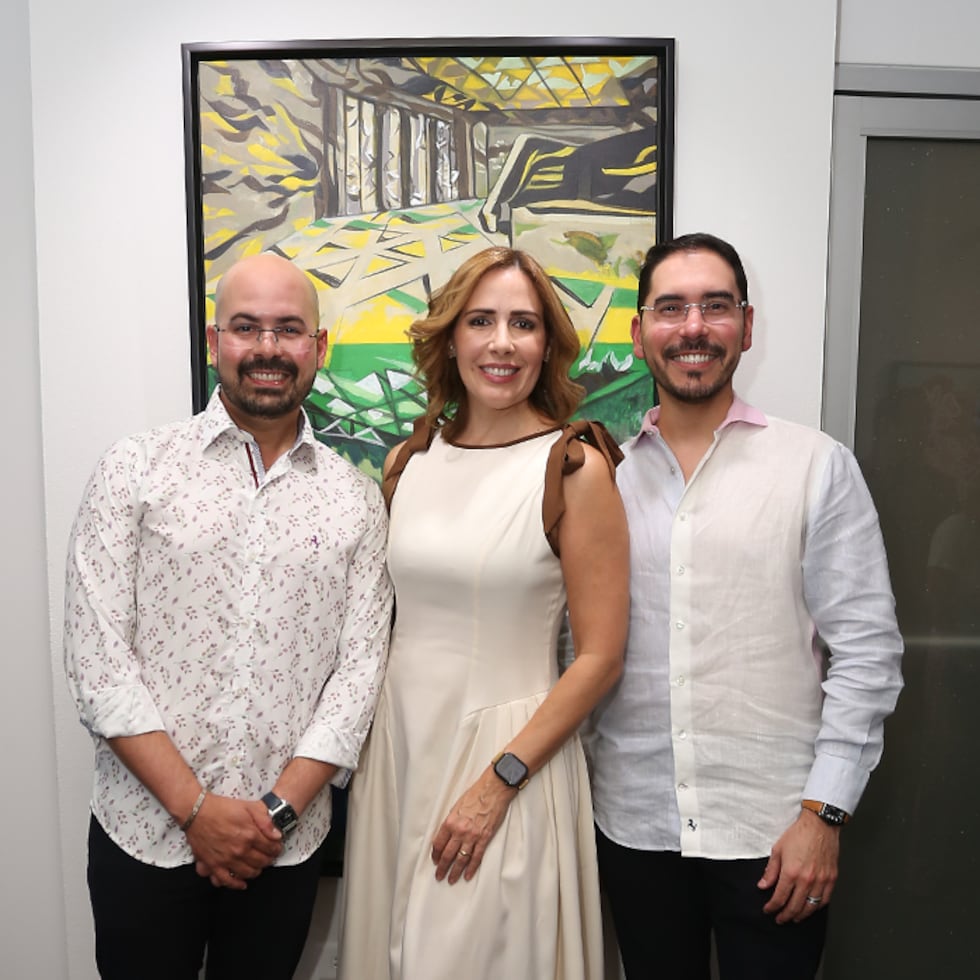 El doctor Félix Álvarez, la actriz Alfonsina Molinari y el doctor Juan J. Nieves.