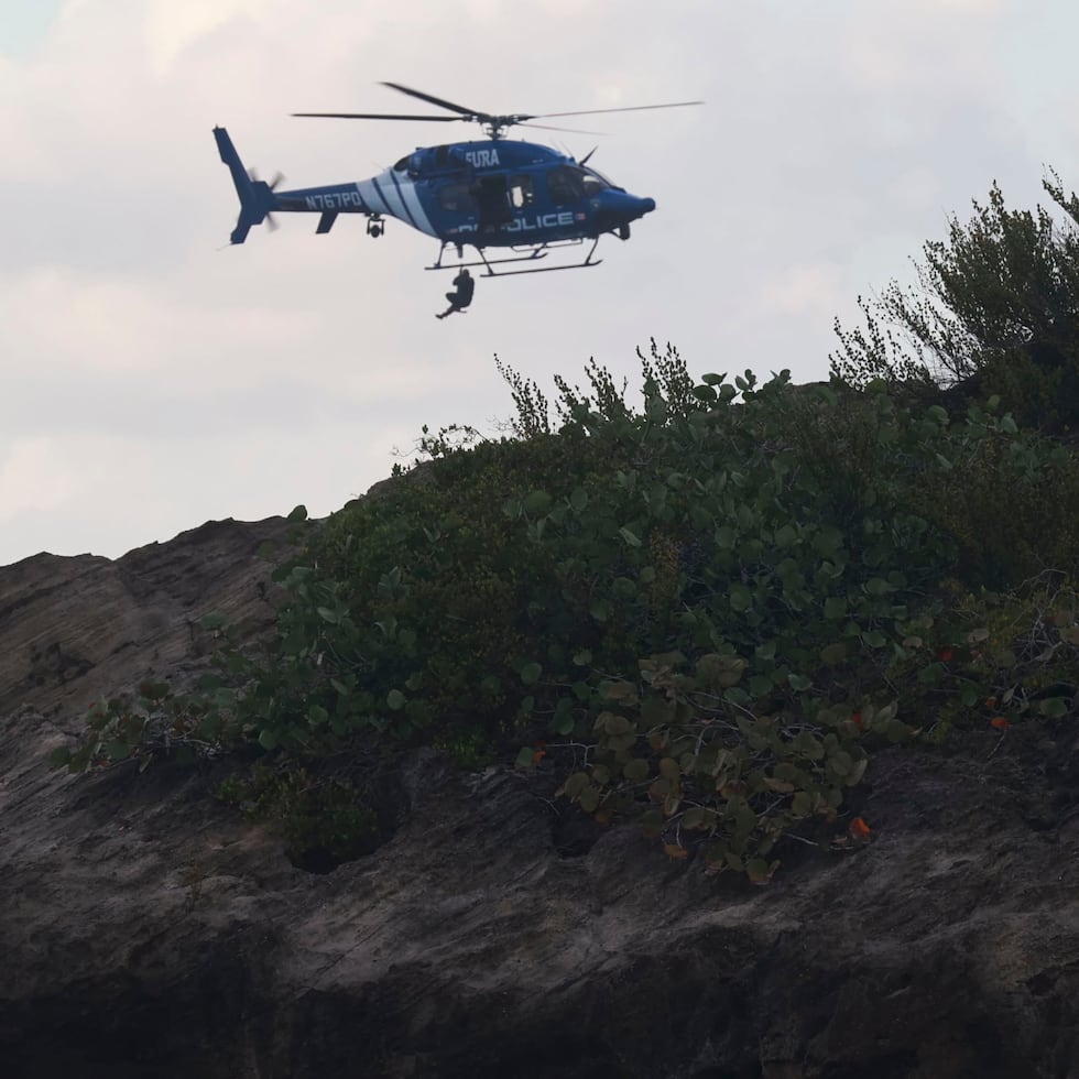 se pausaron los esfuerzos para sustraer el cadáver durante la noche del sábado y se continuará el domingo por la mañana.