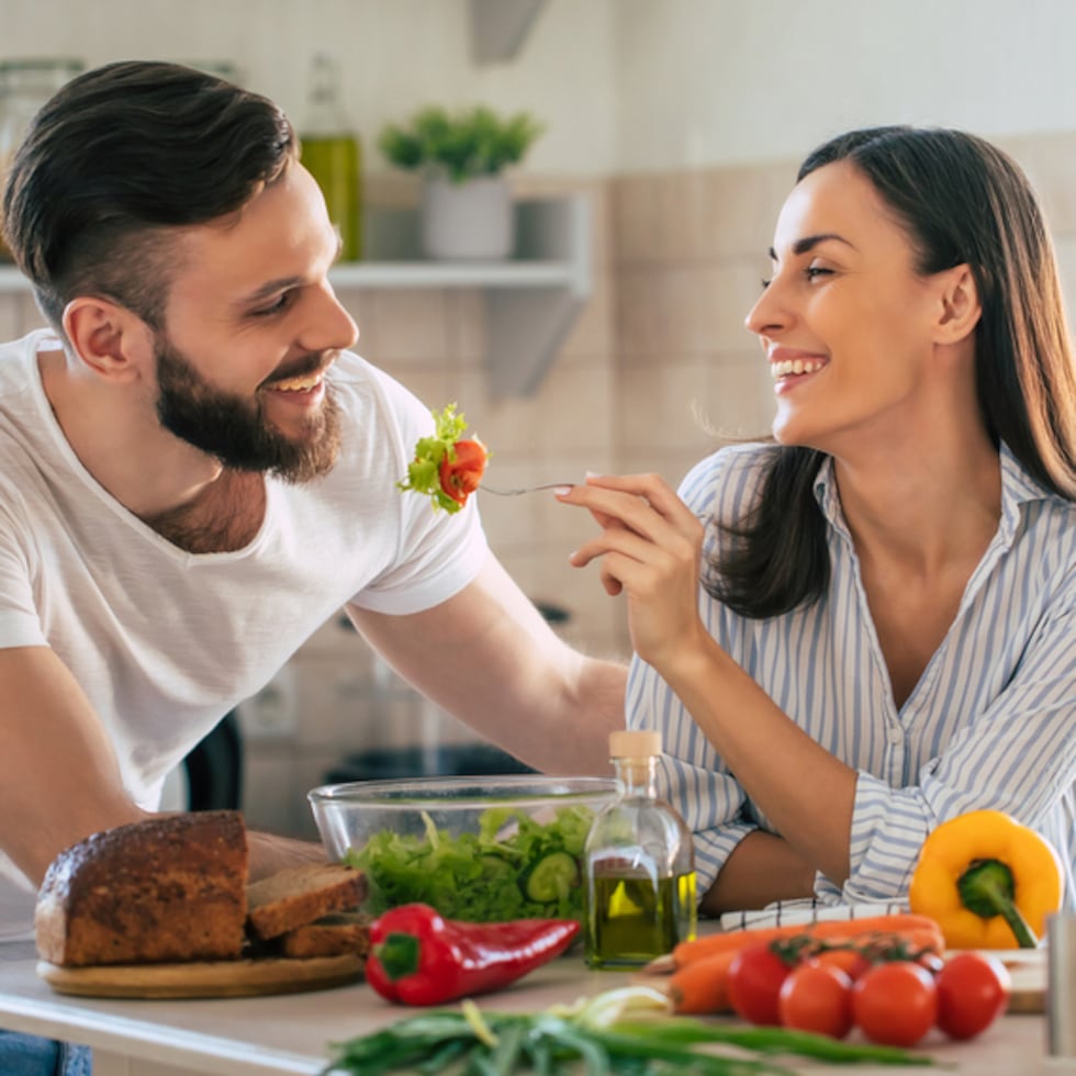 Uno de los dichos románticos más famosos dice: “El amor entra por la cocina”.