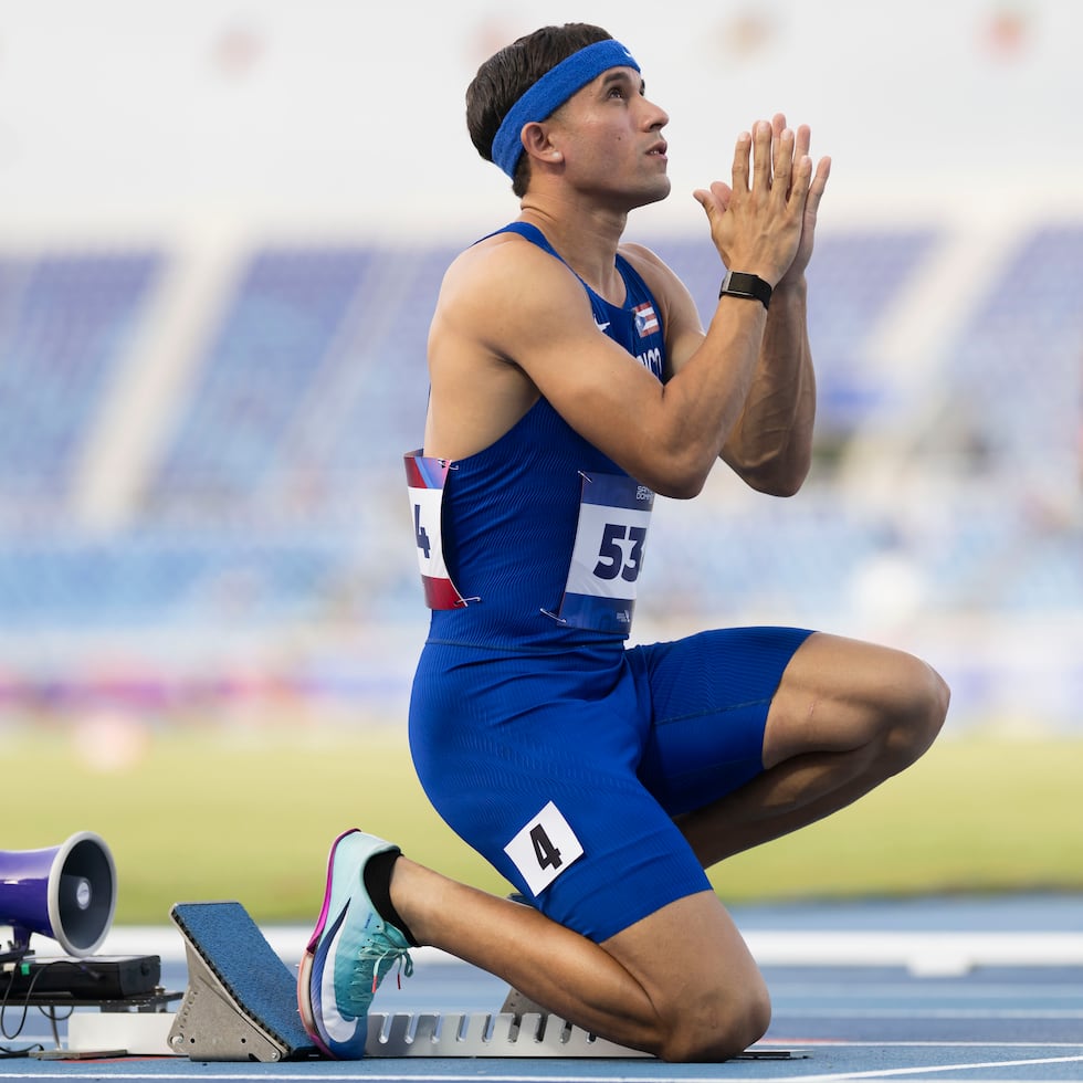 Diemmyx Ríos parece elevar una plegaria antes de los 400 metros con vallas. Avanzó a la final con el sexto mejor tiempo de las semifinales al registrar 50.02 segundos.