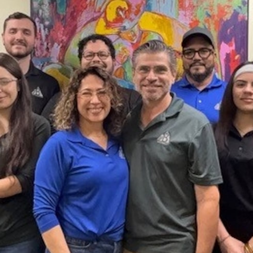 De izquierda a derecha: Manuel Silva Segarra, Alondra Torres Solís, Carlos Ramos Ramírez, Rebeca Rivera Acevedo, Alexander Alemán Engell, Belkis Díaz Díaz, Luis Lausell Martínez, Héctor M. Babilonia Cedó, José A. Ruiz Martínez, Lendsey Guzmán Cabrera, Gerardo Rivera Ramos, Adriel León Pérez.