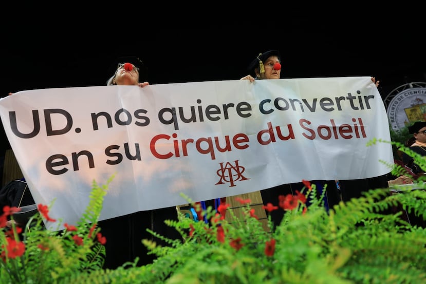 Actos de graduación del Recinto de Ciencias Médicas de la Universidad de Puerto Rico en el coliseo Rubén Rodríguez, en Bayamón.