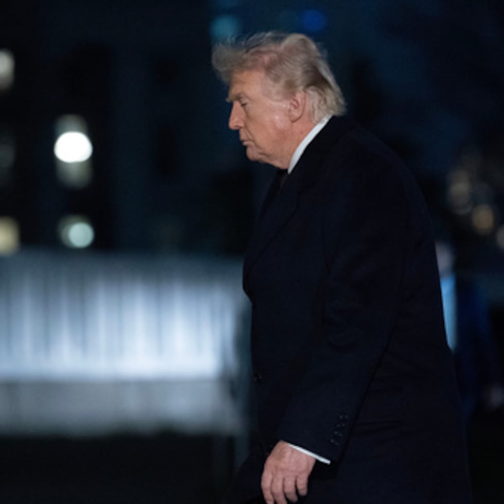 El presidente de Estados Unidos, Donald Trump, asegura que le ha pedido a una media docena de países que envíen buques de guerra para reabrir el estrecho de Ormuz