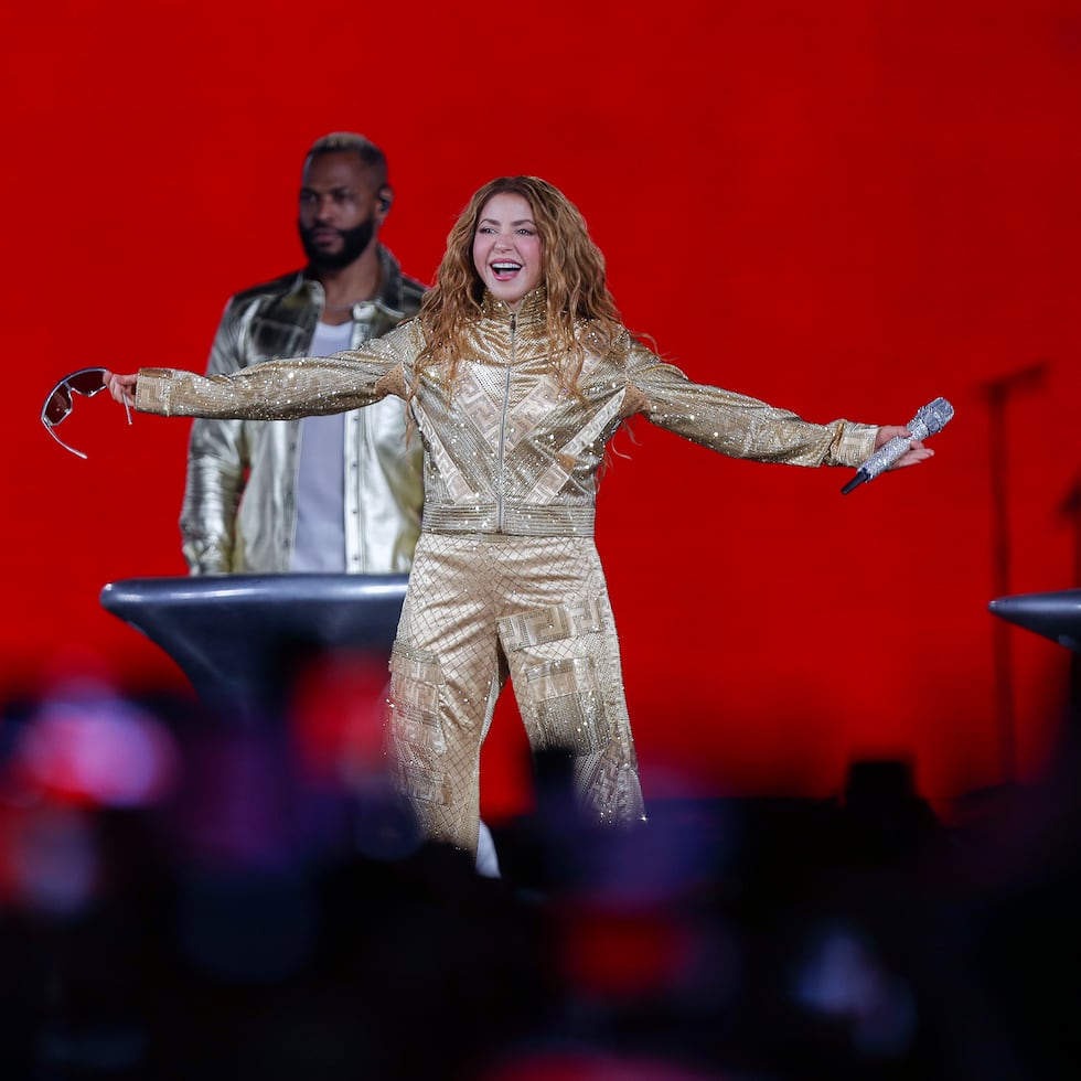 La cantante colombiana Shakira durante un concierto este domingo, en el Zócalo de Ciudad de México.