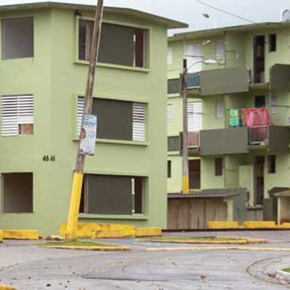 La norma propuesta excluiría a los adultos mayores de 62 años o más y a las personas discapacitadas, que representan un porcentaje significativo de los beneficiarios de los subsidios de vivienda pública. (Archivo)