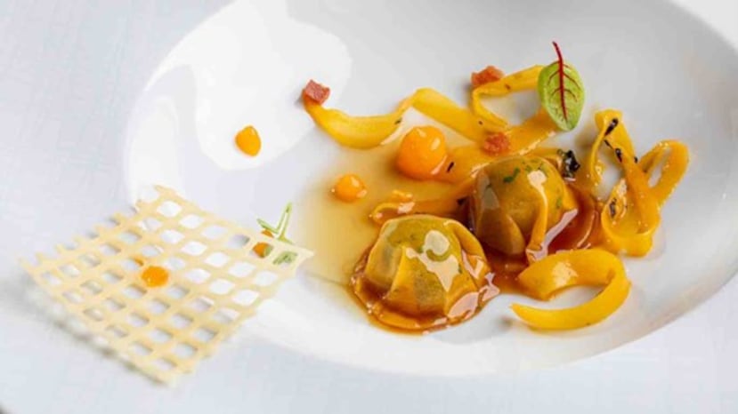 El chef Martín Berasategui, miembro de La Tenada, el club privado de Valduero, maridan sus creaciones con los vinos de la reconocida bodega espanola.