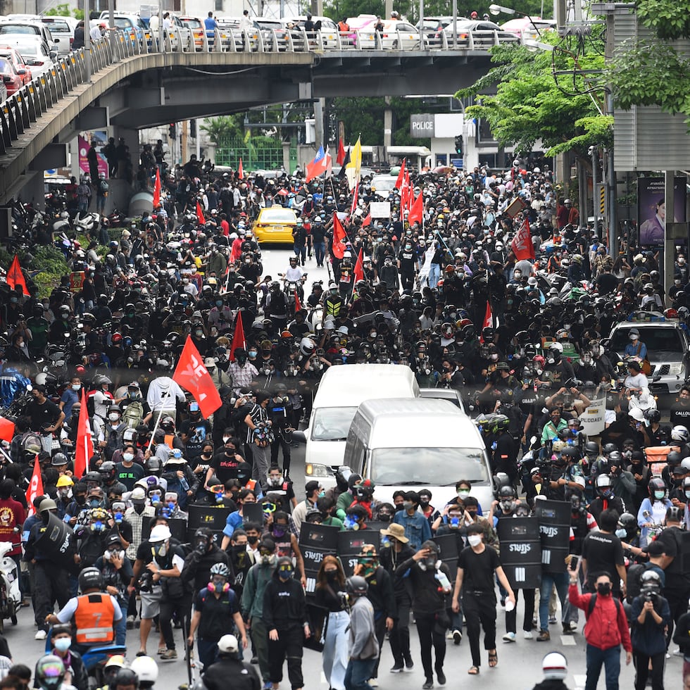 La historia moderna de Tailandia ofrece uno de los ejemplos más claros de lo que yo llamo “democracia cíclica”. Trece golpes de Estado exitosos en menos de un siglo. Veinte constituciones. Un promedio de una nueva constitución cada cinco años, escribe Eduardo Bhatia.