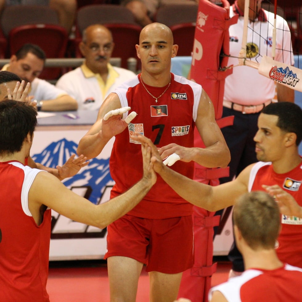 El refuerzo mexicano Iván Contreras en uniforme de Ponce durante un partido entre los Mets y Leones en 2011.