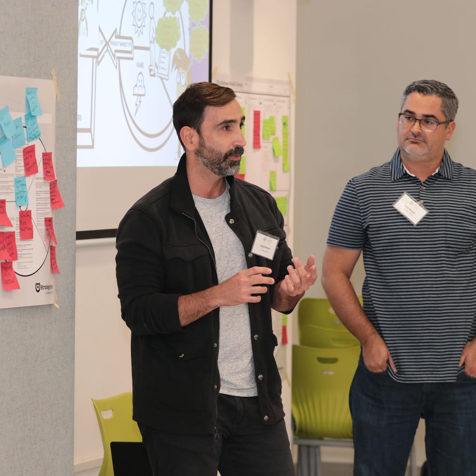 Equipo de La Hacienda durante su participación del Guayacán Venture Accelerator el año pasado. Al centro, Jorge Bonnet, presidente de La Hacienda Foods. (Suministrada)