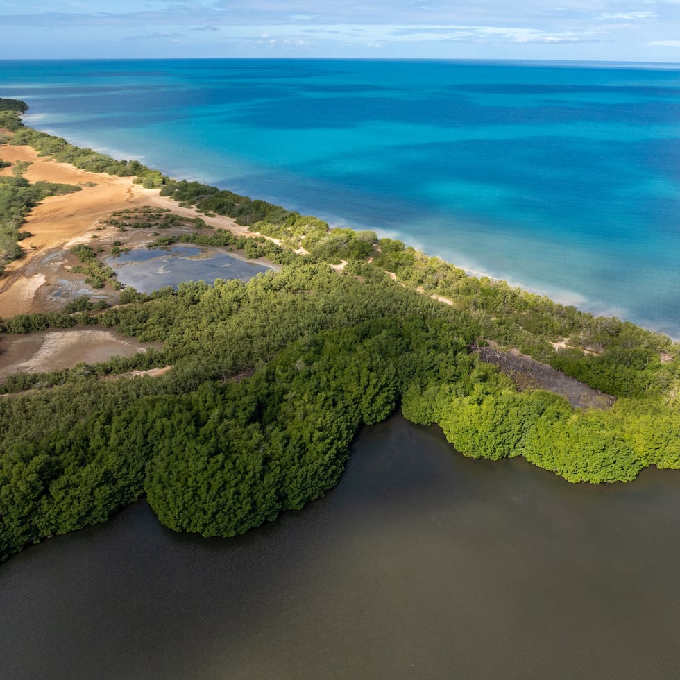 The tourism and residential megaproject, promoted by Reuben Brothers and Three Rules Capital, encompasses approximately 2,059 acres and would include 500 luxury hotel rooms and suites.