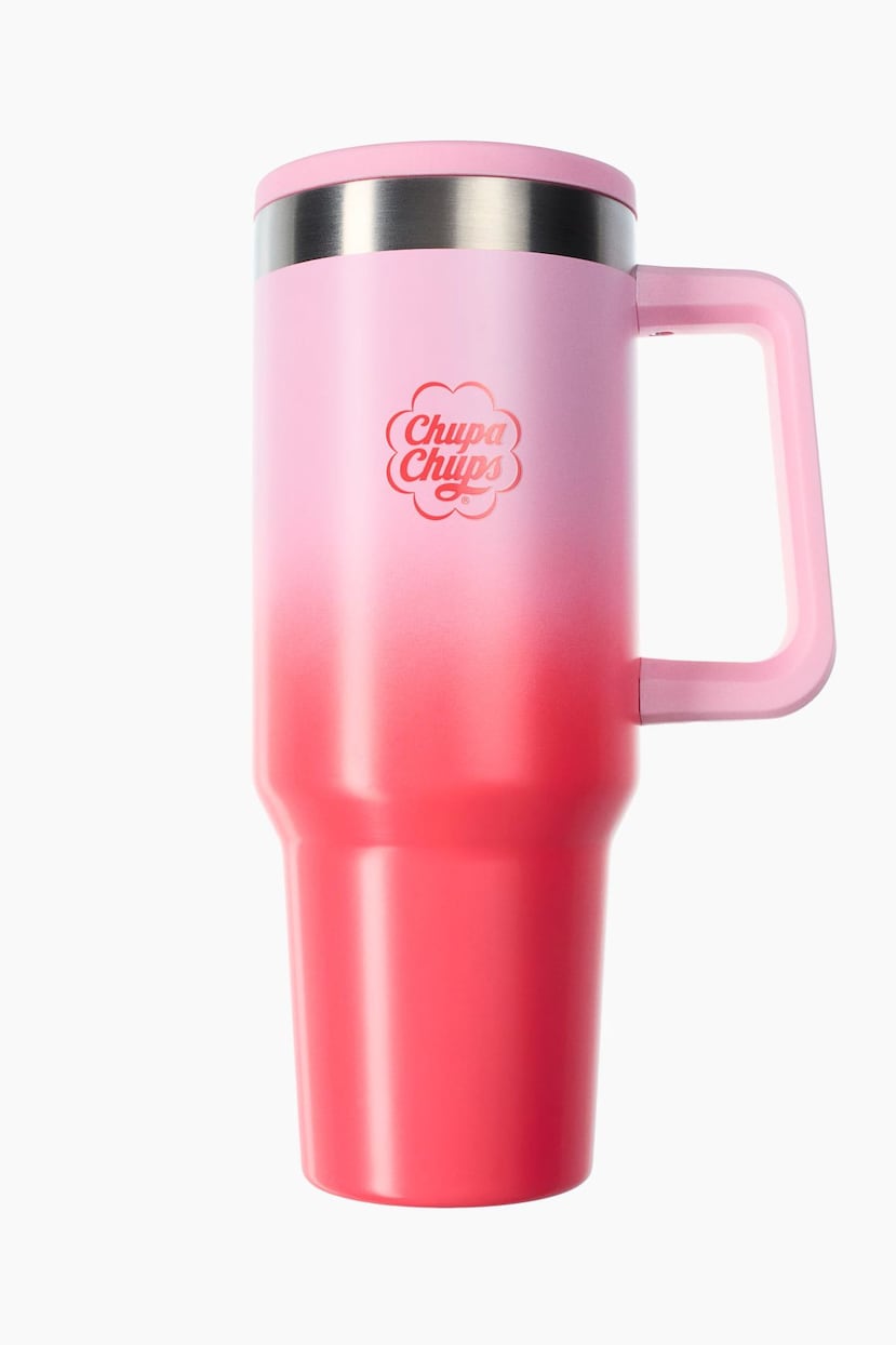 Botella para agua con un colorido diseño y el clásico logo de Chupa Chups, de H&M, en el primer nivel.