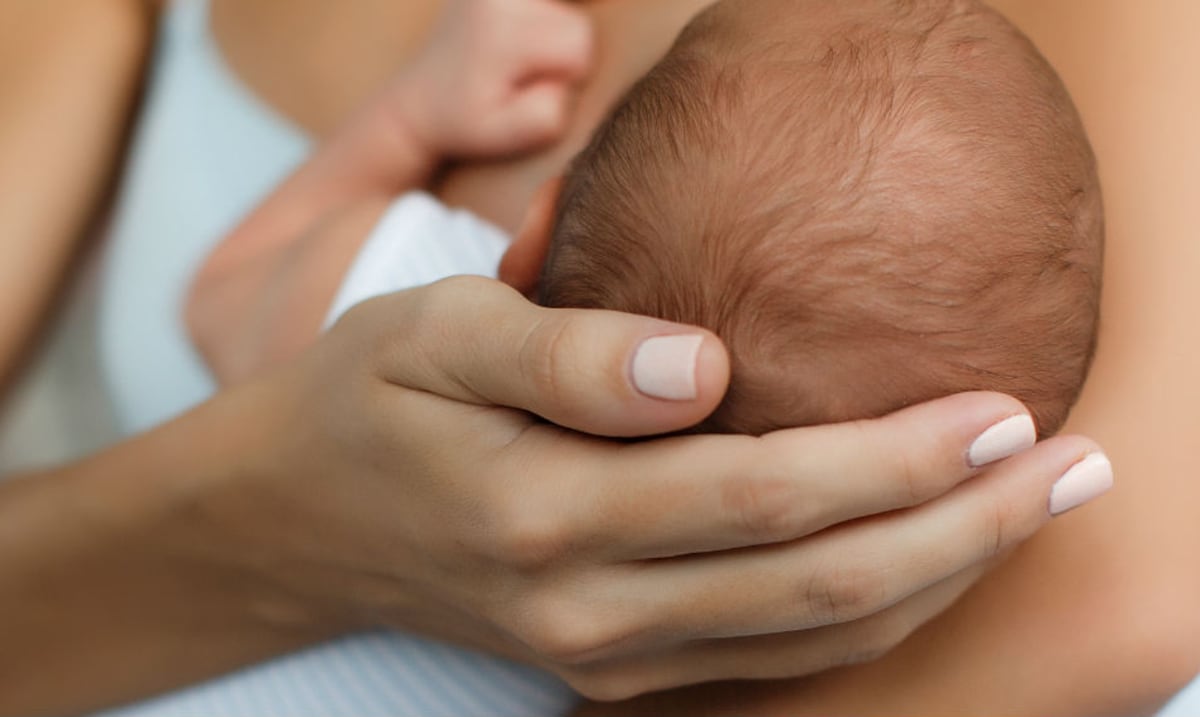 Cámara de Representantes evalúa medida para que padres y madres adolescentes puedan inscribir a sus hijos