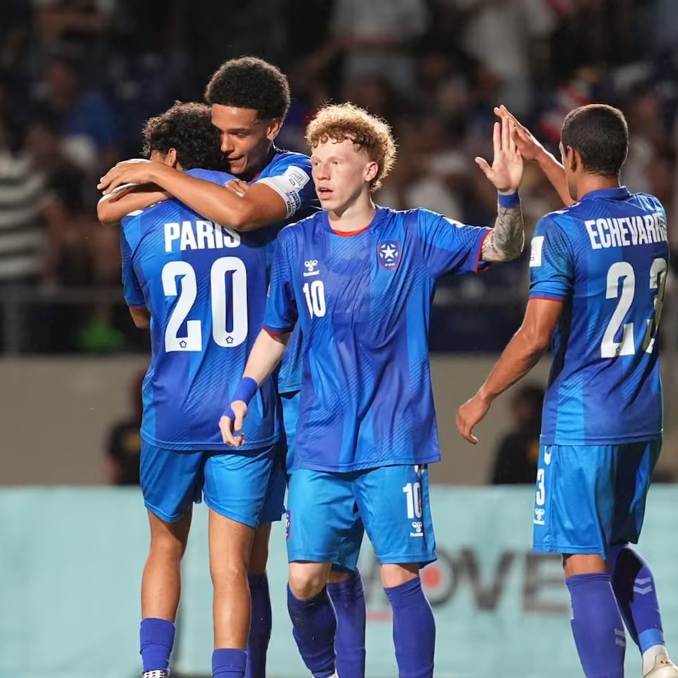 Jeremy de León (10) generó la jugada del primer tanto tras controlar un balón largo de Giovanni Calderón.