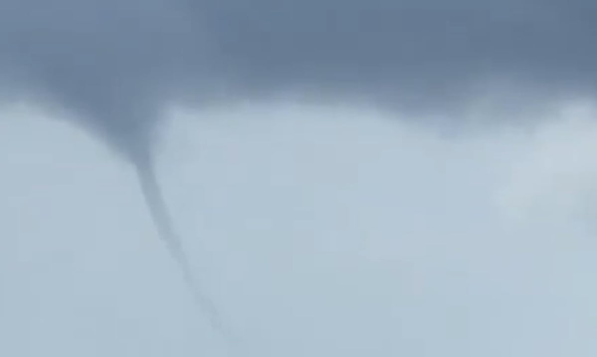Onda tropical deja granizo en San Sebastián y tromba marina frente a Naguabo